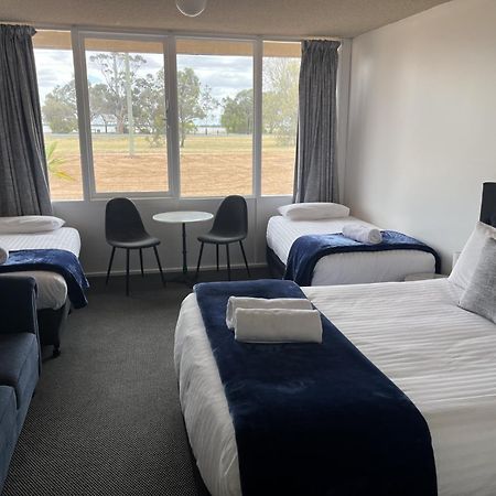 Happy Wanderer Motel Lake Boga On The Lake With Lake Views Exterior photo