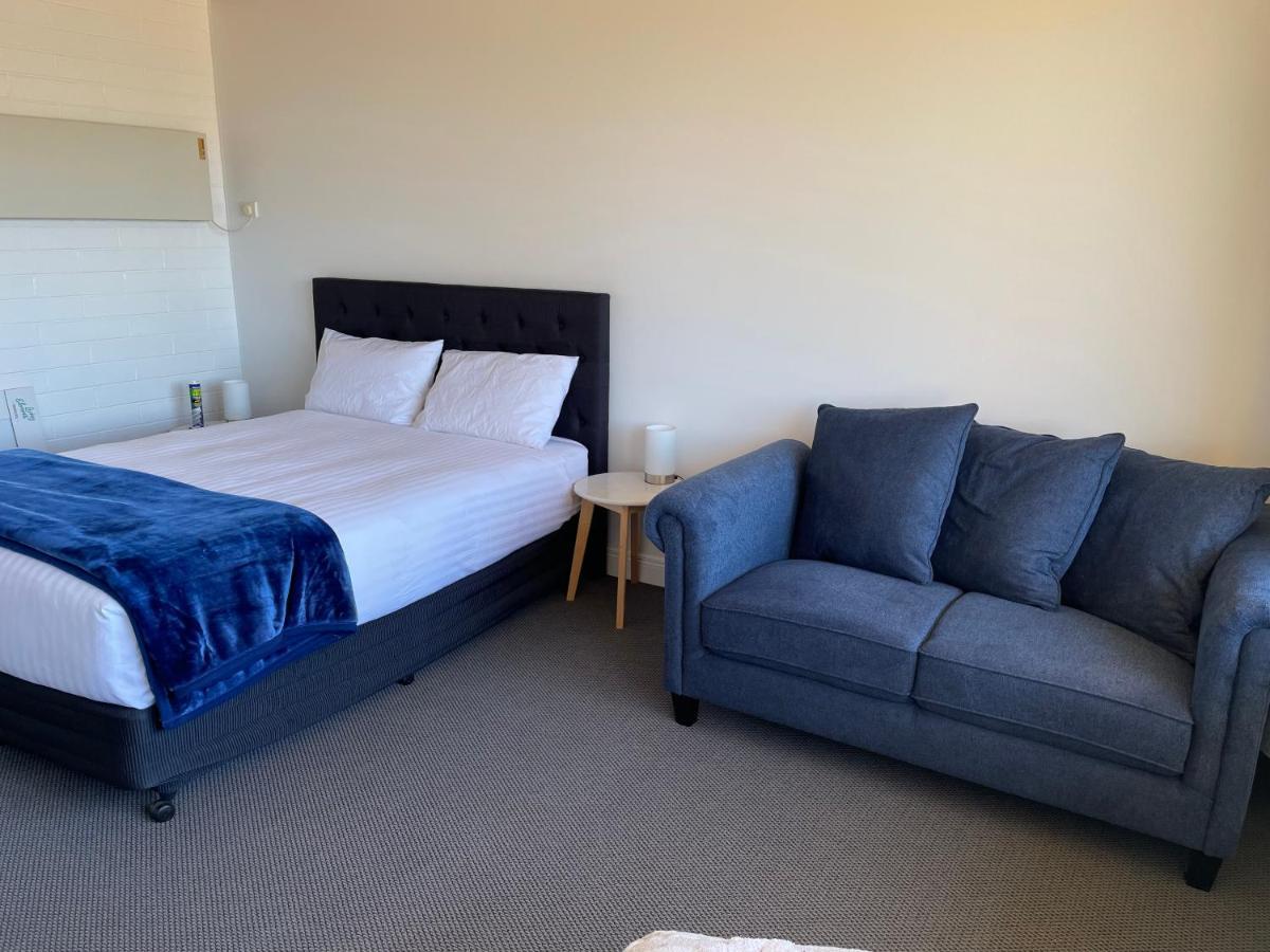 Happy Wanderer Motel Lake Boga On The Lake With Lake Views Exterior photo