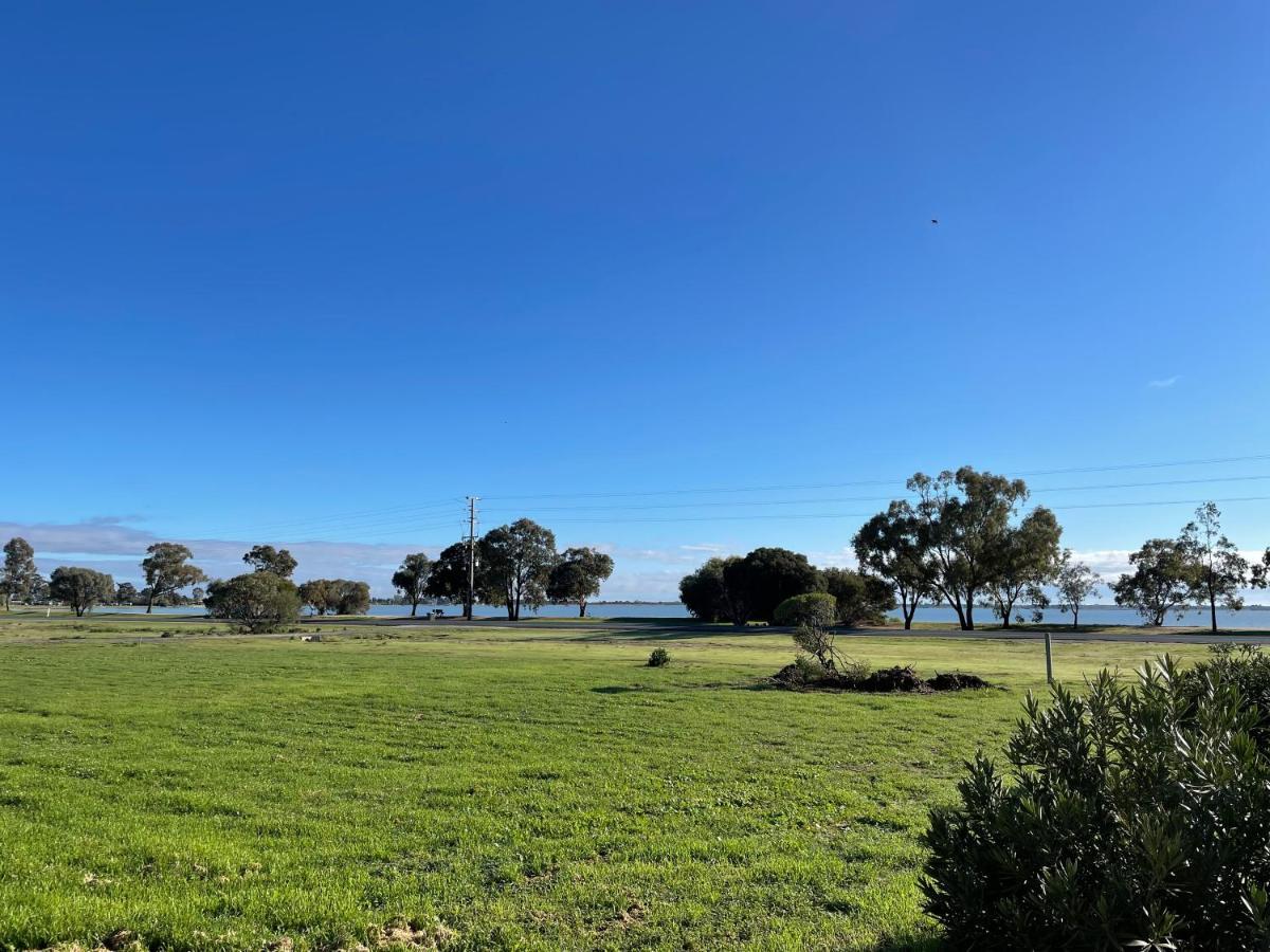 Happy Wanderer Motel Lake Boga On The Lake With Lake Views Exterior photo