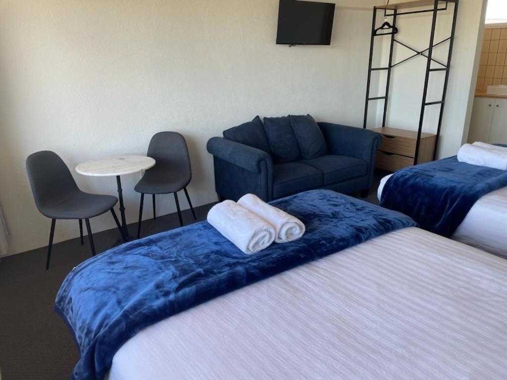 Happy Wanderer Motel Lake Boga On The Lake With Lake Views Exterior photo