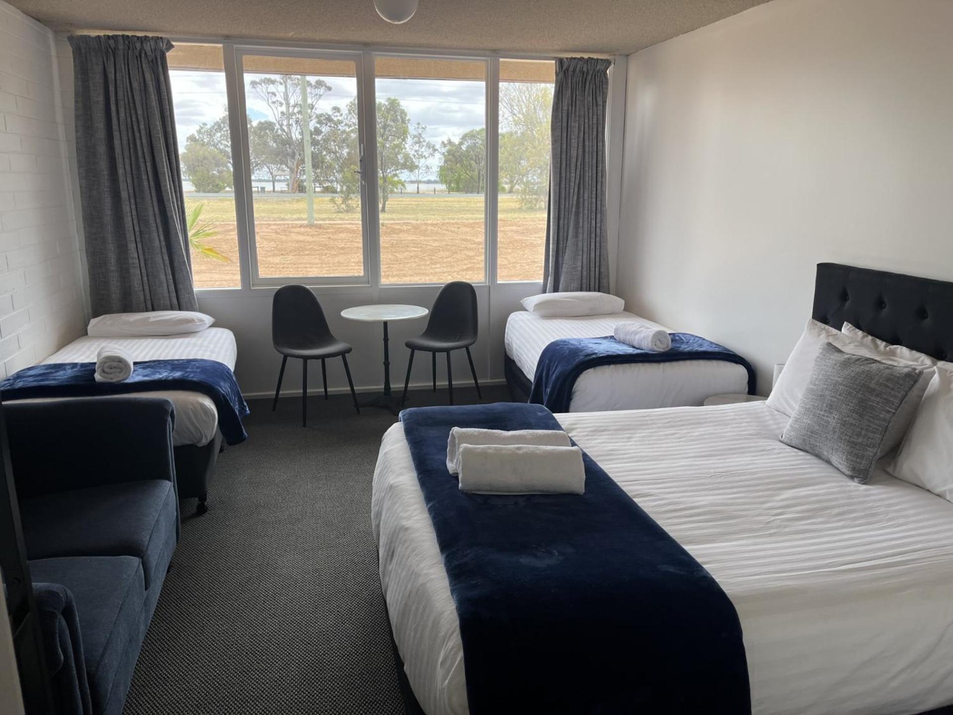 Happy Wanderer Motel Lake Boga On The Lake With Lake Views Exterior photo