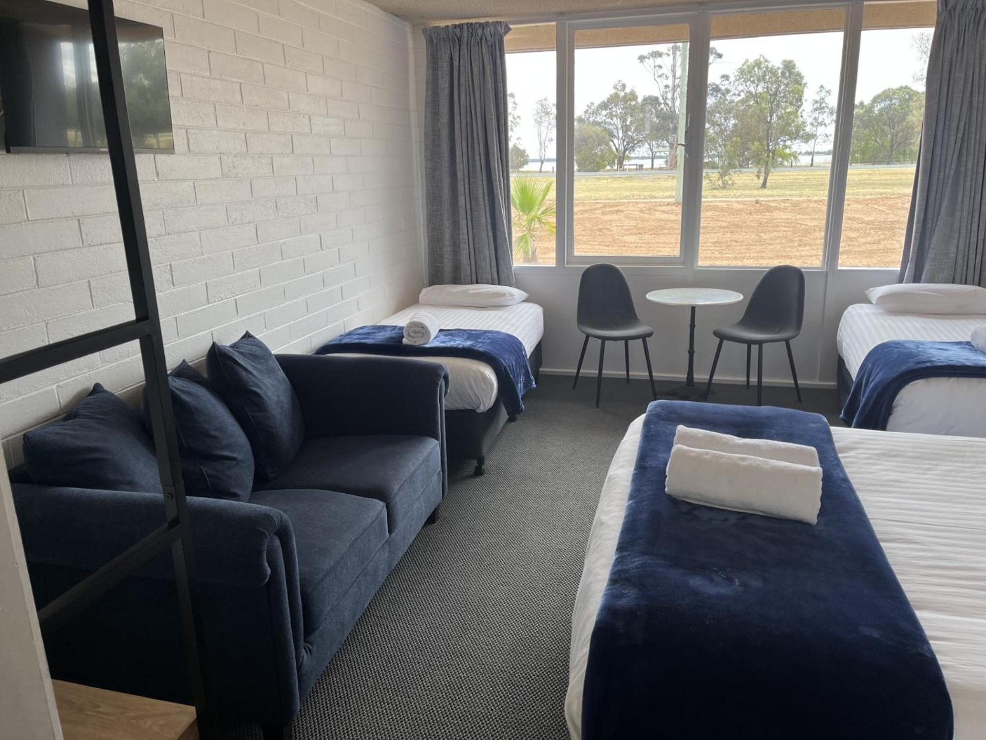 Happy Wanderer Motel Lake Boga On The Lake With Lake Views Exterior photo